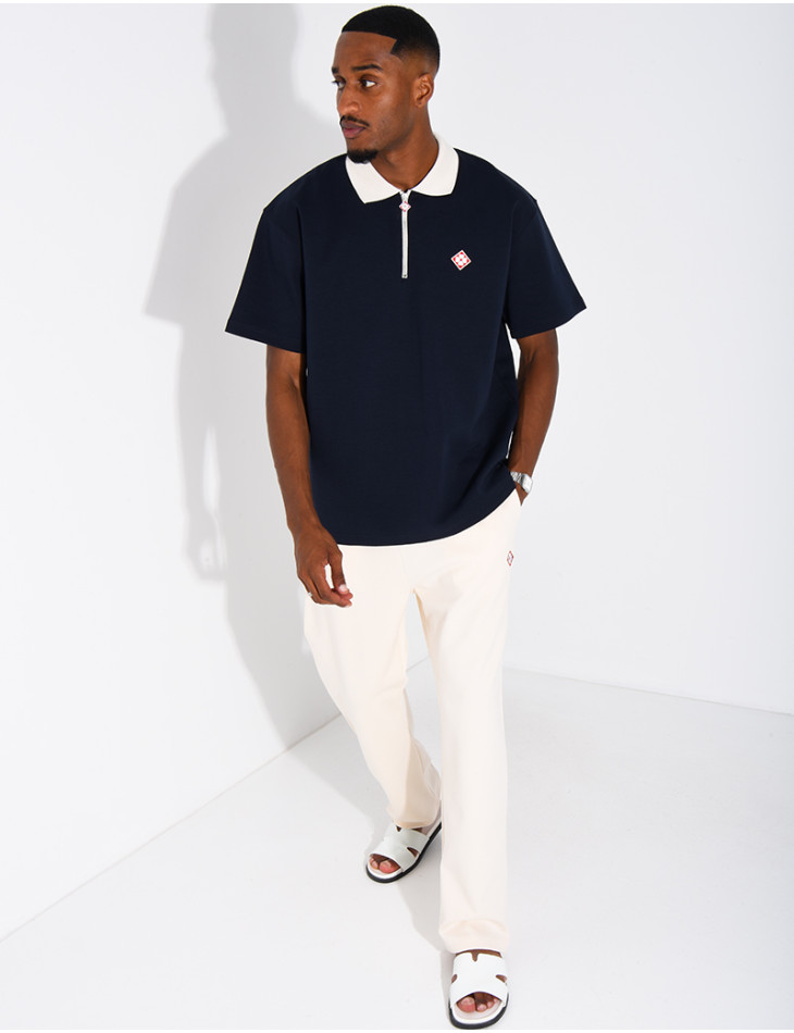Zweifarbiges Set aus Hose und Polohemd mit Kleeblatt-Motiv