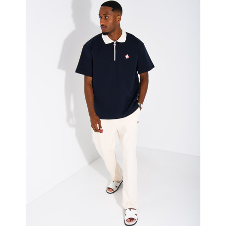 Zweifarbiges Set aus Hose und Polohemd mit Kleeblatt-Motiv
