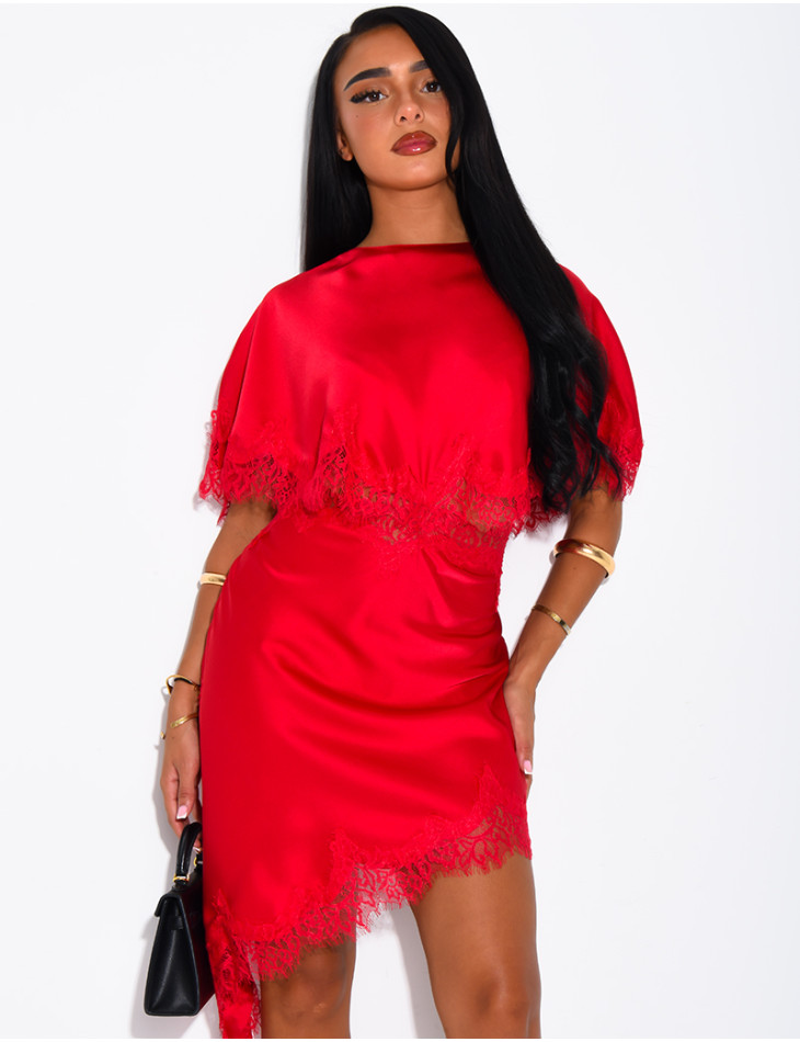 Langes, durchbrochenes Satin-Kleid mit Spitzenbesatz