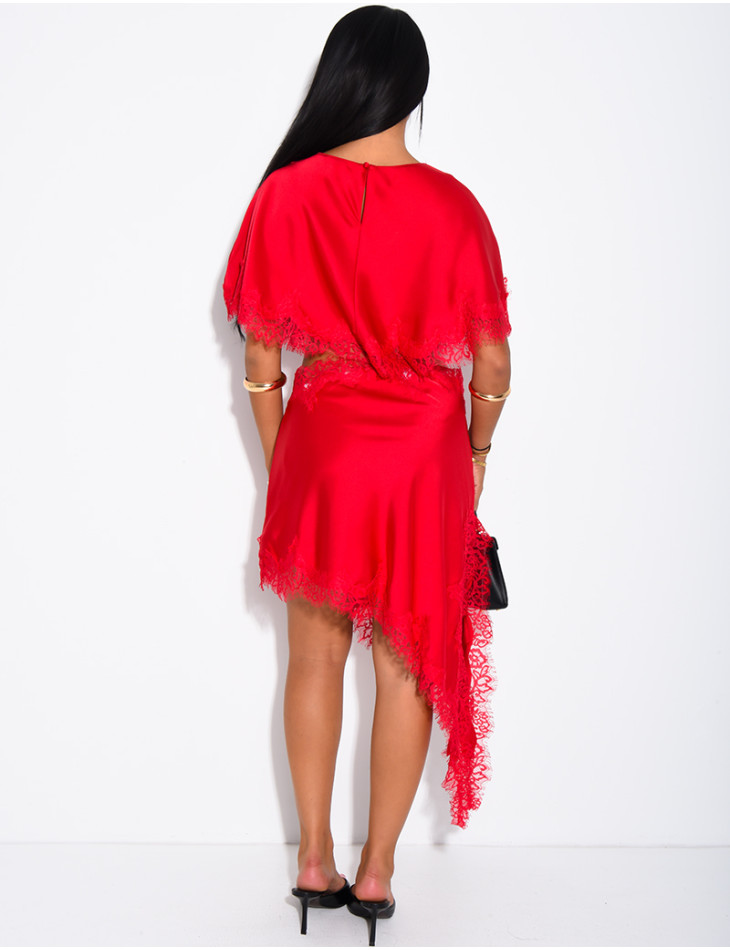 Langes, durchbrochenes Satin-Kleid mit Spitzenbesatz