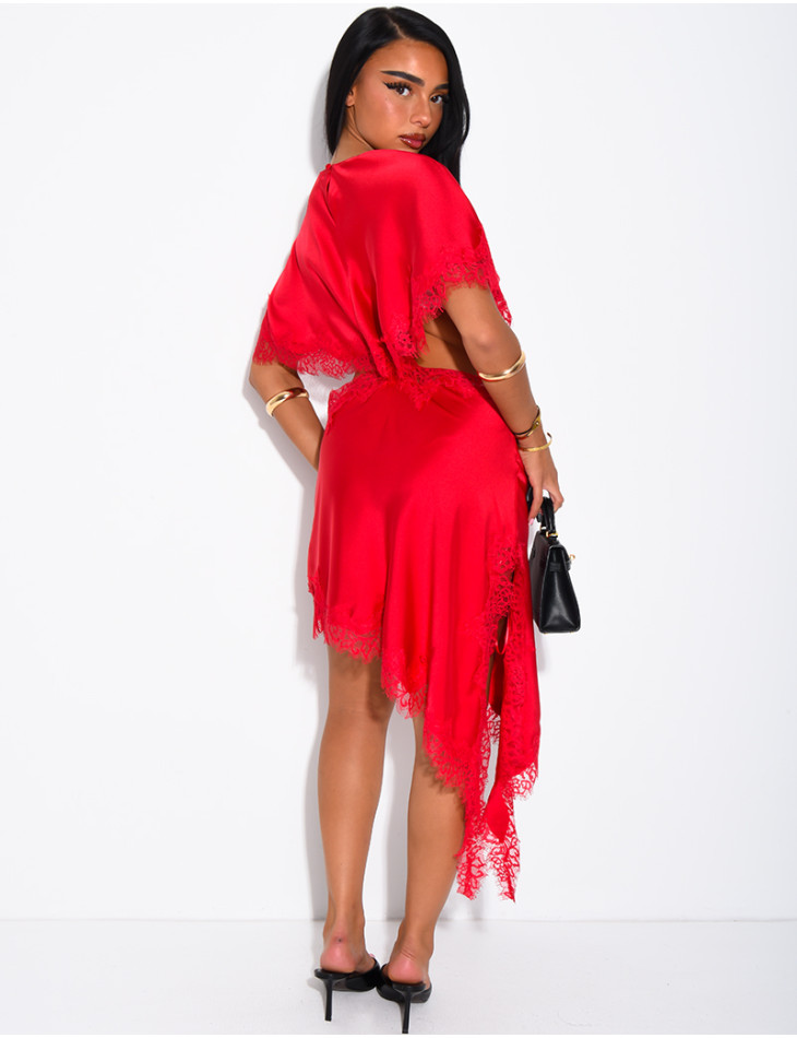 Langes, durchbrochenes Satin-Kleid mit Spitzenbesatz