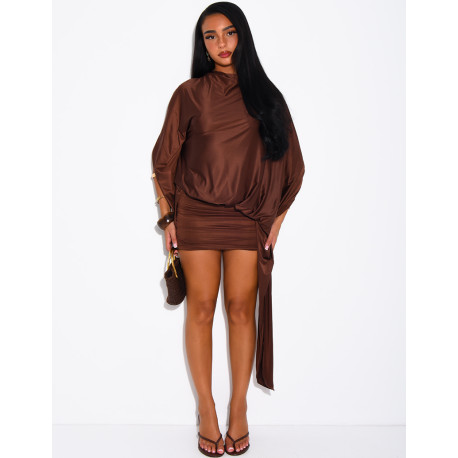 Robe fluide courte dos entièrement nu & manches chauve souris