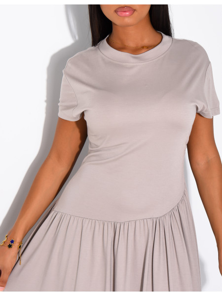 Robe fluide manches courtes froncée à la taille