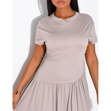 Robe fluide manches courtes froncée à la taille