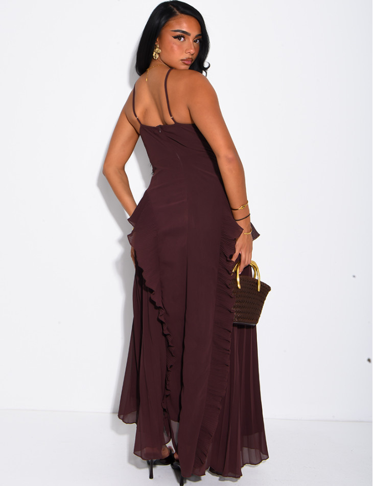Langes, rückenfreies, plissiertes Kleid mit Volants