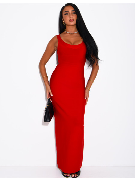Long, figure-hugging bandage dress