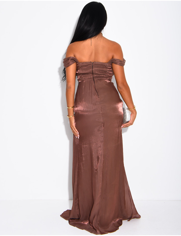 Robe longue épaules dénudées en satin irisé