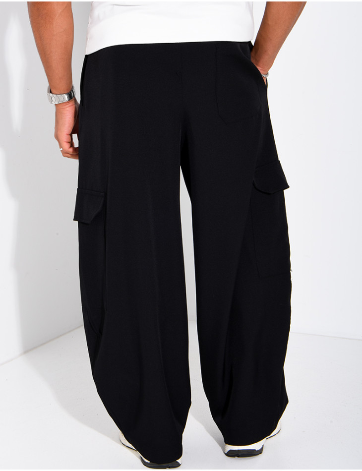 Fließende Oversize-Hose mit Cargotaschen