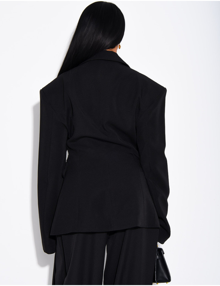 Veste de blazer épaules structurées et cintrée à la taille