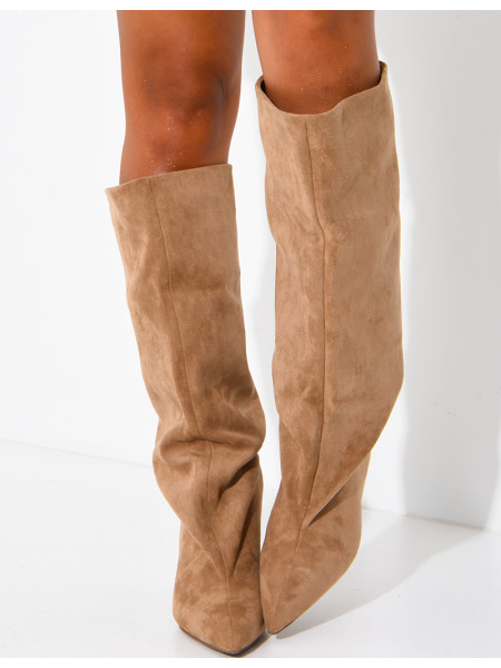Bottes en suédine effet bouffantes