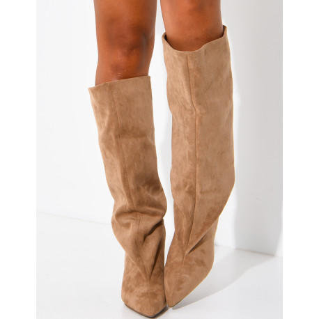 Bottes en suédine effet bouffantes