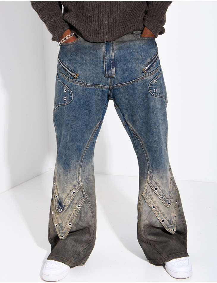 Jeans effet délavé à empiècements et oeillets