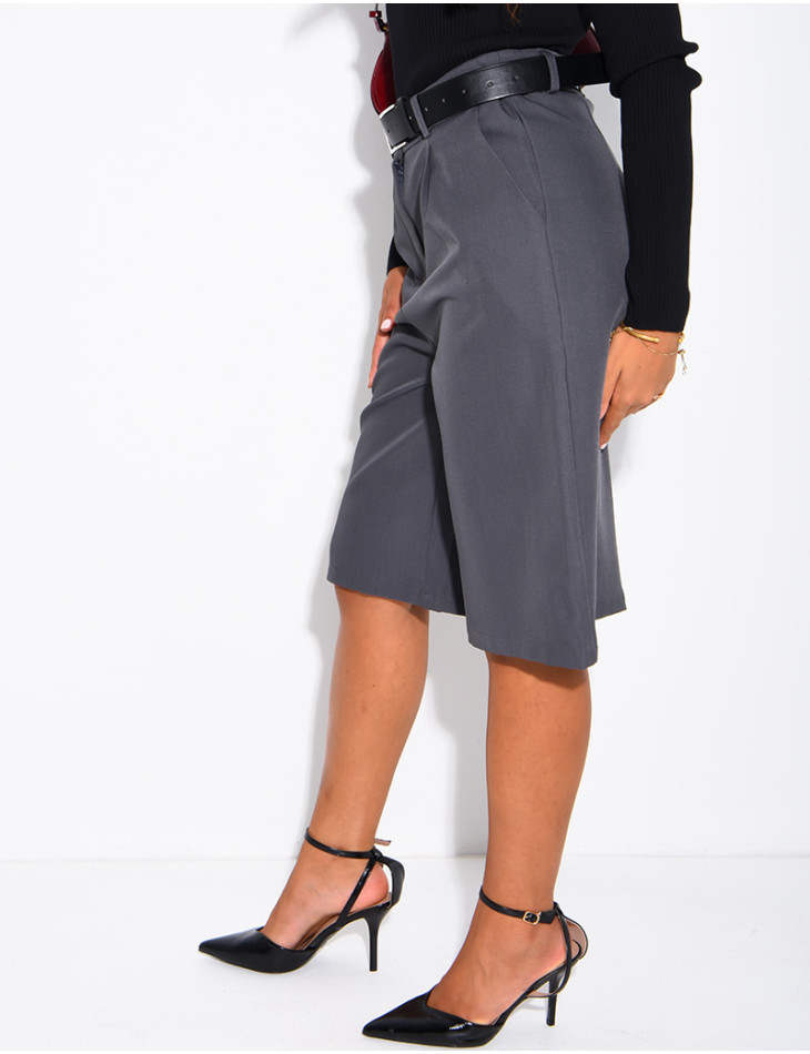Bermudashorts mit Falten und Bund