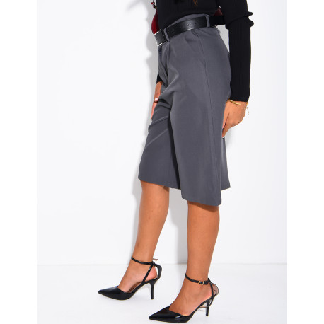 Bermudashorts mit Falten und Bund