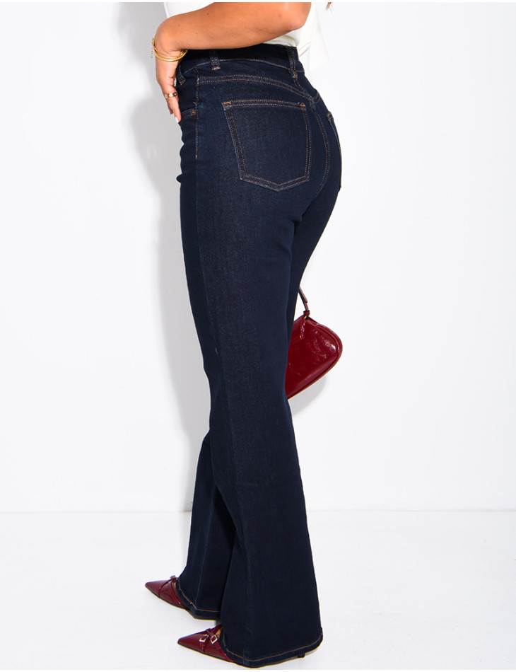 Gerade geschnittene Stretchjeans mit gekreuzter Knopfleiste