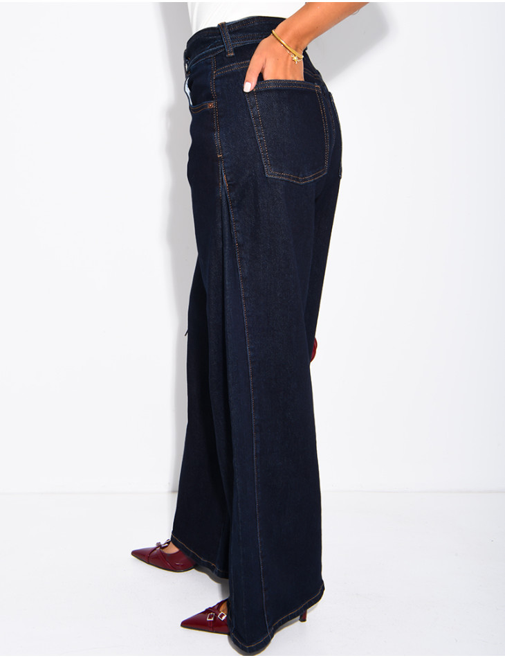 Weite Jeans in Raw Denim-Blau mit Gürtel an der Taille