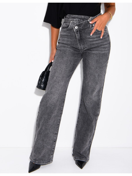 Jeans coupe droite stretchy à boutonnière croisée