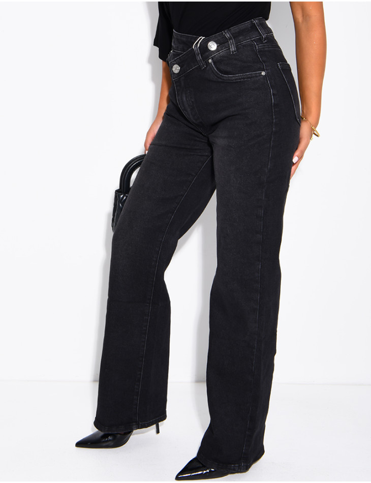 Gerade geschnittene Stretchjeans mit gekreuzter Knopfleiste