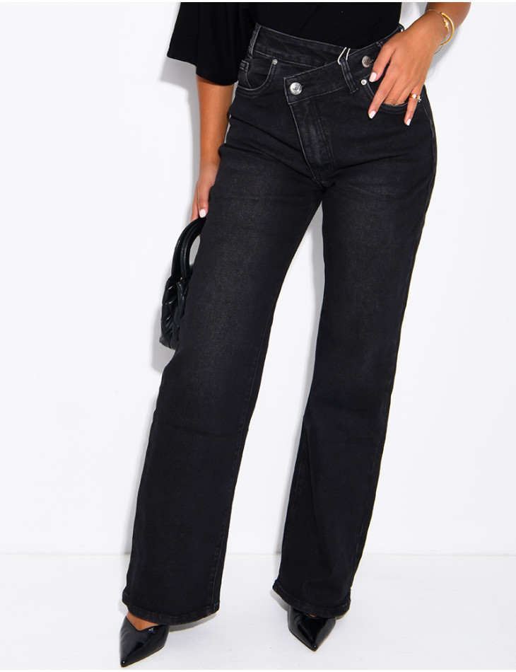Gerade geschnittene Stretchjeans mit gekreuzter Knopfleiste