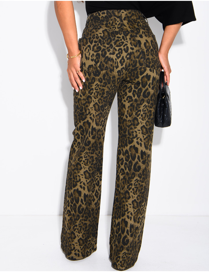 Gerade geschnittene Stretchjeans mit gekreuzter Knopfleiste und Leopardenmuster