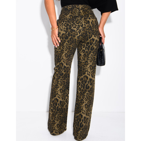 Gerade geschnittene Stretchjeans mit gekreuzter Knopfleiste und Leopardenmuster