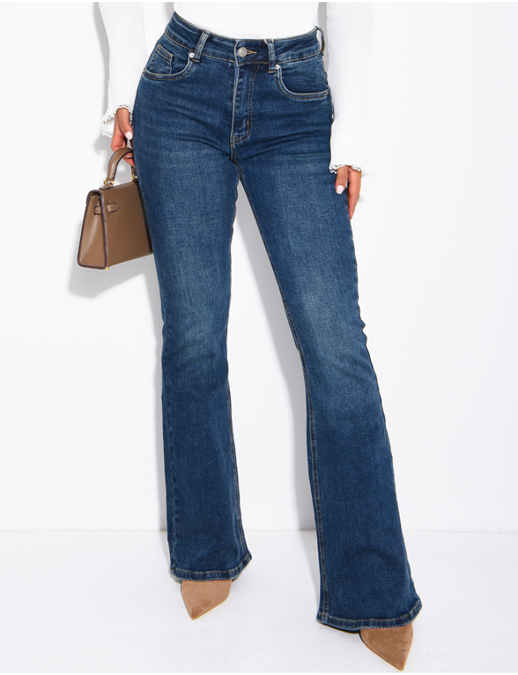 Flare-Jeans mit Vintage-Stickereien und Strasssteinen