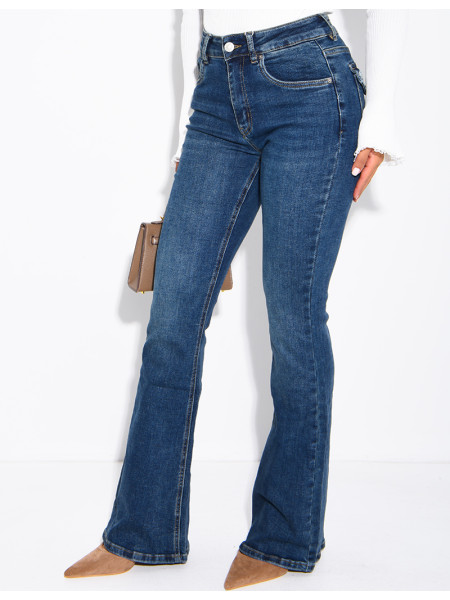 Flare-Jeans mit Vintage-Stickereien und Strasssteinen
