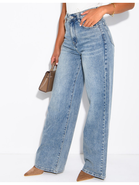 High-waisted straight-leg jeans with a vintage wash