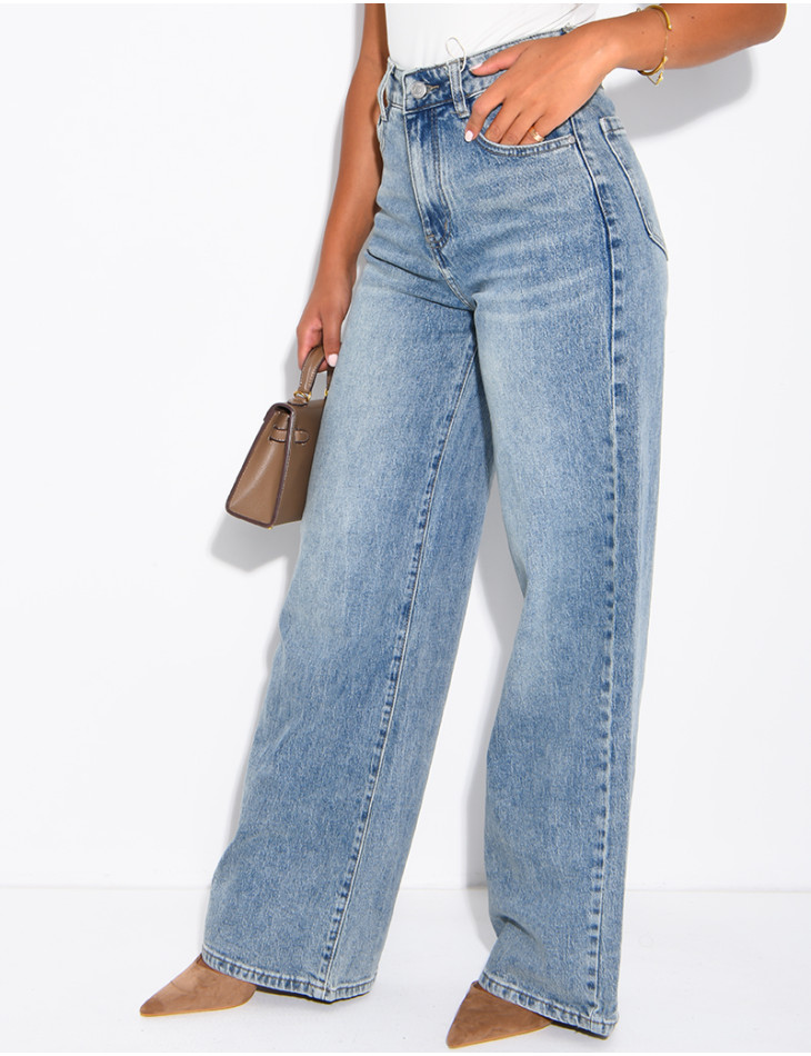 High-waisted straight-leg jeans with a vintage wash