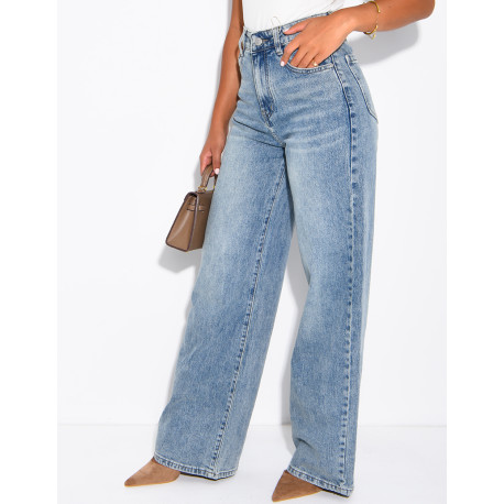 High-waisted straight-leg jeans with a vintage wash