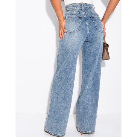 High-waisted straight-leg jeans with a vintage wash