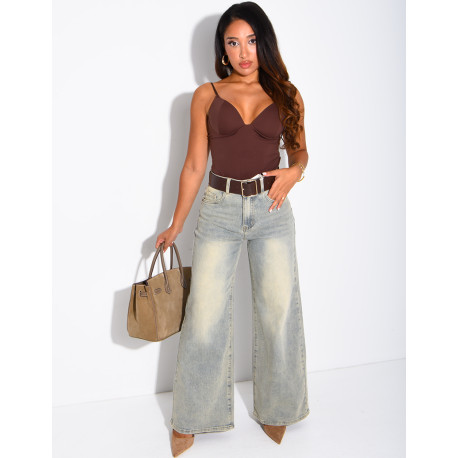 Jeans mit weitem Bein und verwaschener Optik sowie einem abnehmbaren Kunstledergürtel an der Taille