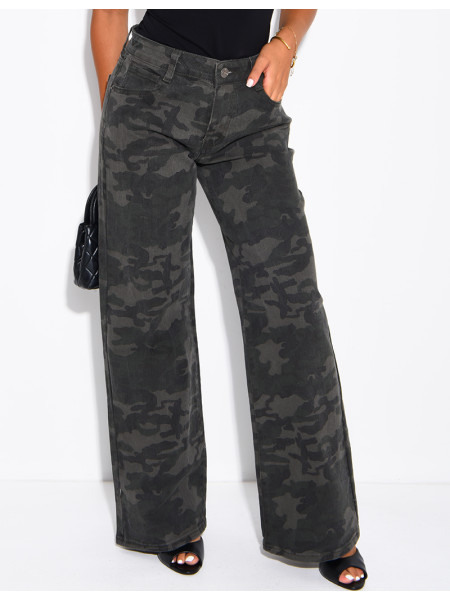 Jeans coupe droite à motif camouflage délavé