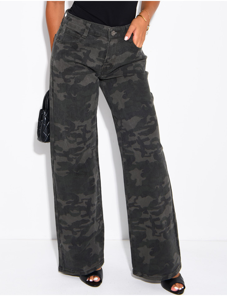 Jeans coupe droite à motif camouflage délavé