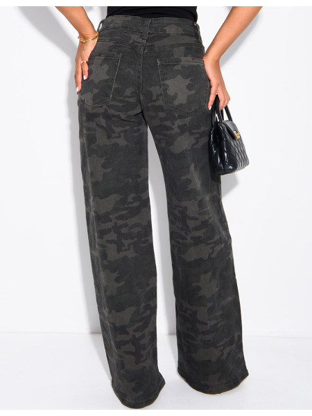 Jeans coupe droite à motif camouflage délavé