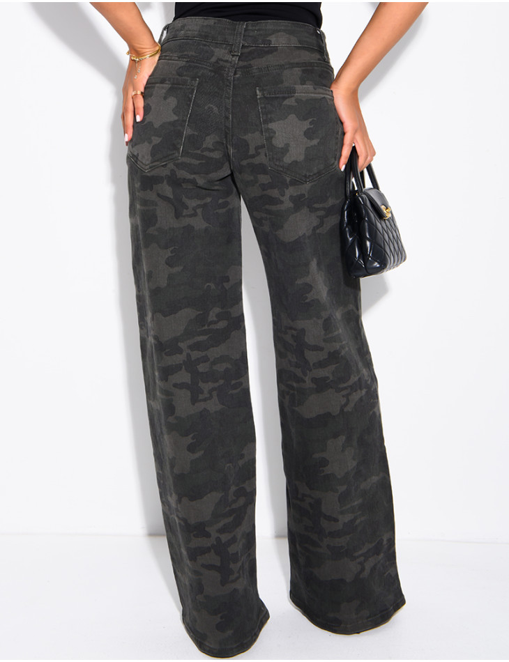 Jeans coupe droite à motif camouflage délavé