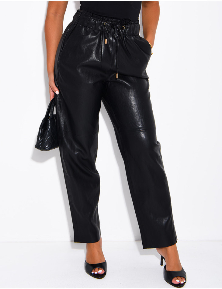 Kunstlederhose mit Schnürung an der Taille