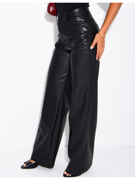 Gerade geschnittene Hose aus Kunstleder