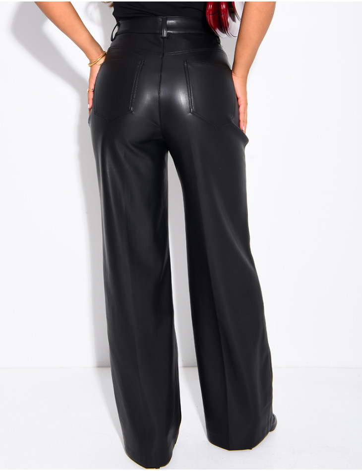 Gerade geschnittene Hose aus Kunstleder
