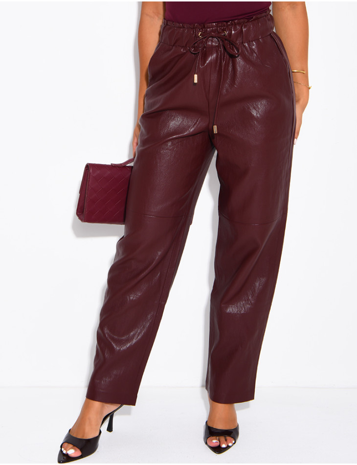 Kunstlederhose mit Schnürung an der Taille