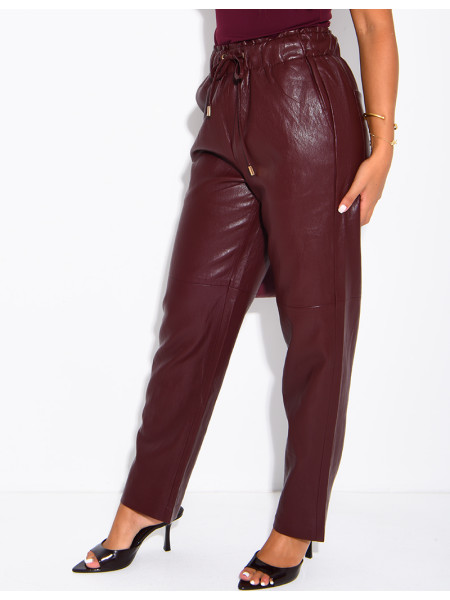 Kunstlederhose mit Schnürung an der Taille