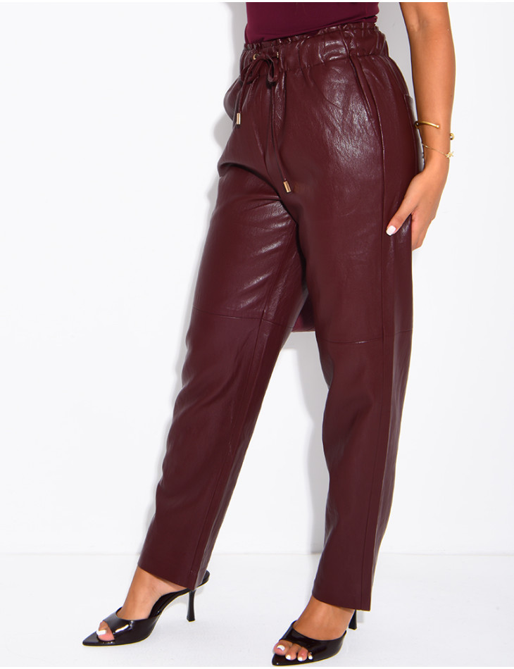 Kunstlederhose mit Schnürung an der Taille