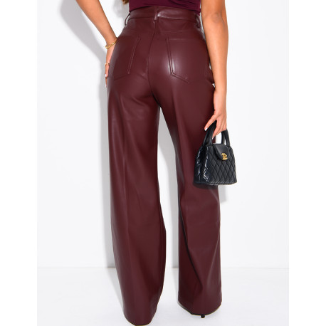 Gerade geschnittene Hose aus Kunstleder