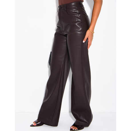 Gerade geschnittene Hose aus Kunstleder