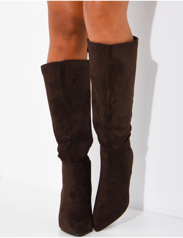 Bottes à talons et bouts pointus en suédine