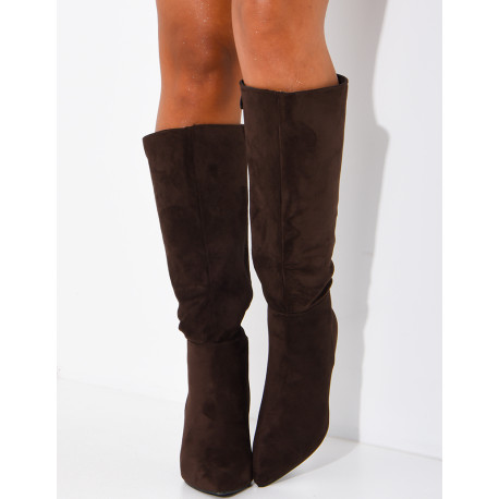 Bottes à talons et bouts pointus en suédine