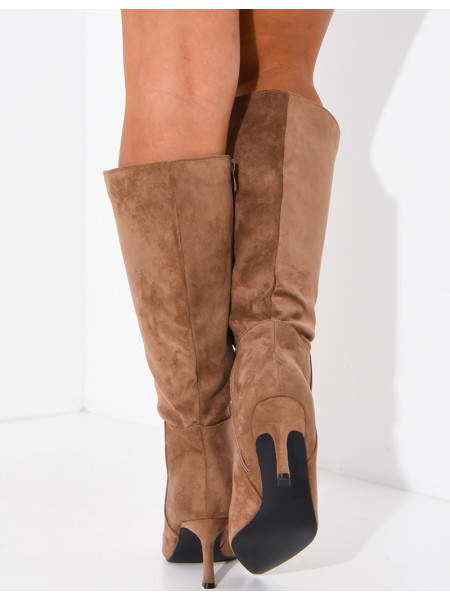 Bottes à talons et bouts pointus en suédine
