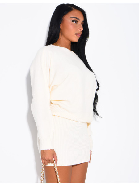 Robe pull en laine bouffante et resserrée aux hanches