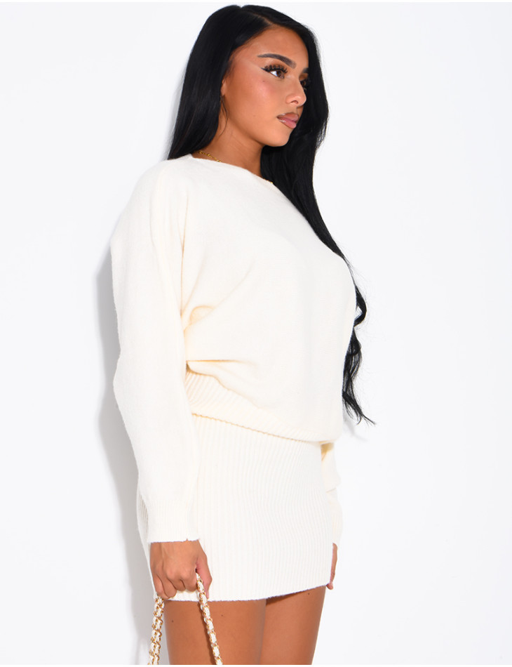 Robe pull en laine bouffante et resserrée aux hanches