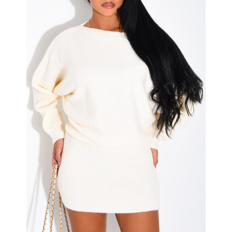Robe pull en laine bouffante et resserrée aux hanches
